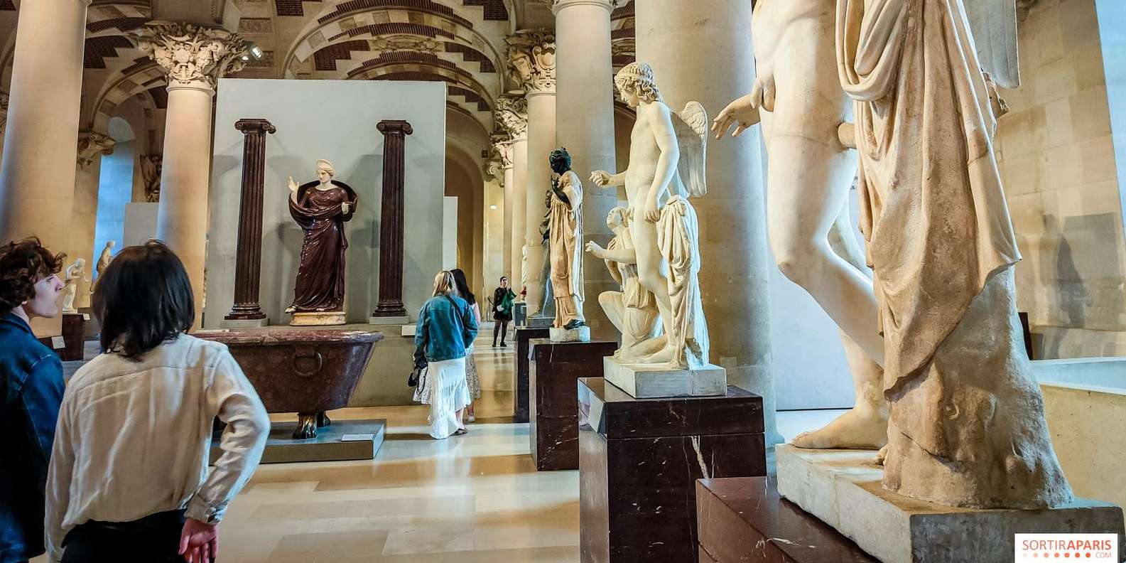 Paris: Louvre Museum Entry Ticket with Guided Tour