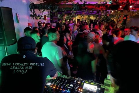 El Poblado : Toits, bars et clubs de MedellínVisite de la vie nocturne à El Poblado : Les toits et les clubs locaux