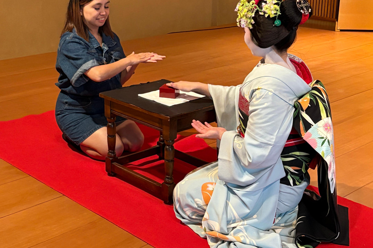 Kyoto: Geisha(Maiko) Show with Dinner, Games & Open Bar