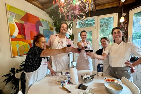 Cooking Class in a Roman Home in Trastevere-Pasta & Tiramisù