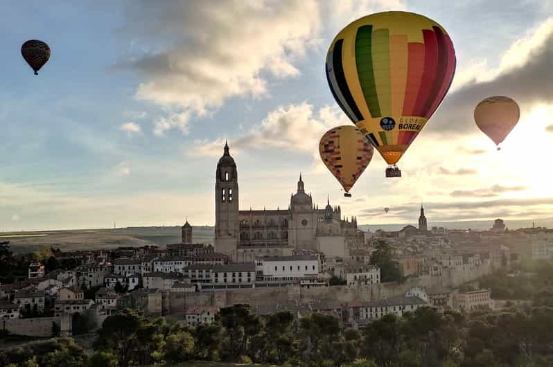 Segovia: Private Balloon Ride for 2 with Cava and Breakfast | GetYourGuide