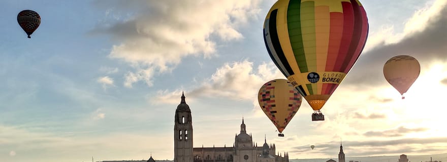 Ségovie : Vol privé en montgolfière pour 2 personnes avec Cava et petit-déjeuner