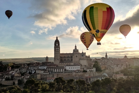 Segovia: Private Ballonfahrt für 2 mit Cava und Frühstück