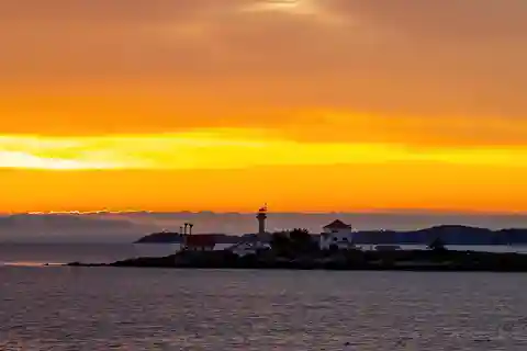 Campbell River: 2 Hour Scenic Sunset Tour By Boat