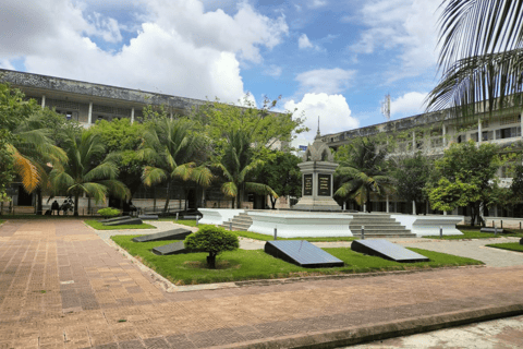 Phnom Penh: Killing Fields and S21 Genocide Museum Tour