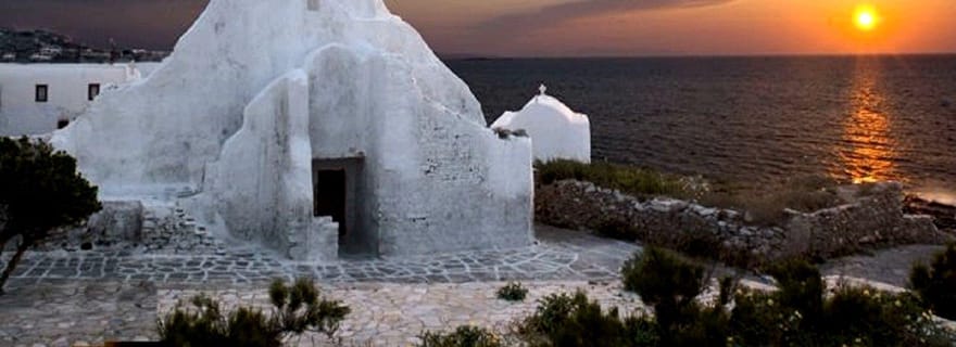 Nourriture et boissons traditionnelles avec une Mykonienne