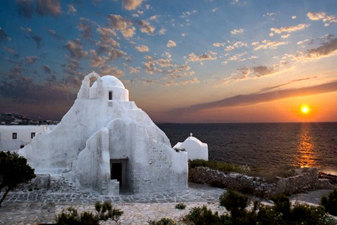 Comidas e bebidas tradicionais com uma rapariga de MykonianPasseia com um habitante local nas ruelas de Mykonos