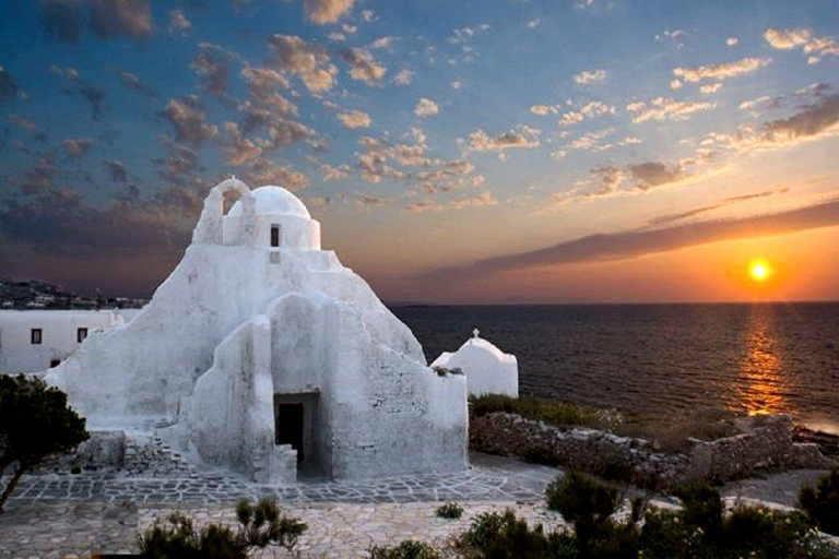 Traditioneel eten en drinken met een Mykonisch meisjeWandelen met een bewoner in de steegjes van Mykonos