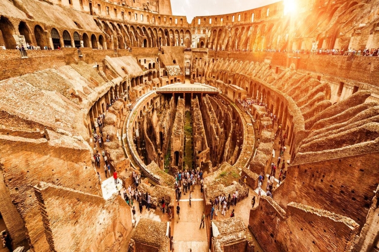 Rome: toegangsticket Colosseum en hop on, hop off-busticketRome: Skip-the-Line Colosseum & 1-daagse hop on, hop off-tickets