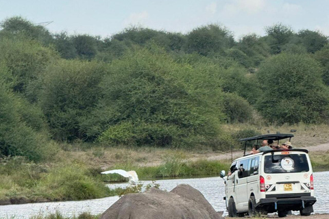 Nairobi National Park Safari Game Drive in a 4x4 Nairobi: National Park 5 Hours Safari in a Shared 4x4 Jeep