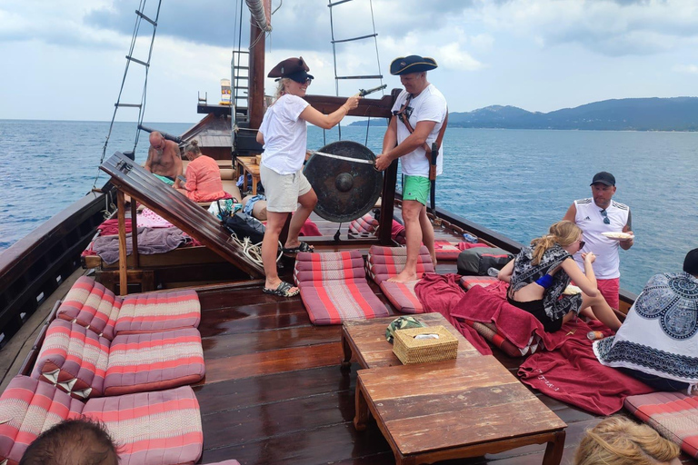 Koh Samui: Całodniowy rejs na wyspę Koh Phangan z zachodem słońcaKoh Samui: całodniowy rejs na wyspę Koh Phangan z zachodem słońca