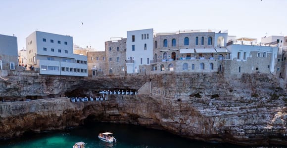Polignano a Mare: Boat Tour to the Caves with Prosecco, Focaccia and Swimming