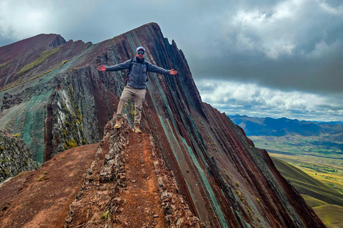 From Cusco: Pallay Poncho Easy Hike with Lunch Pallay Poncho Easy Hiking Adventure—No Crowds (Group Tour)