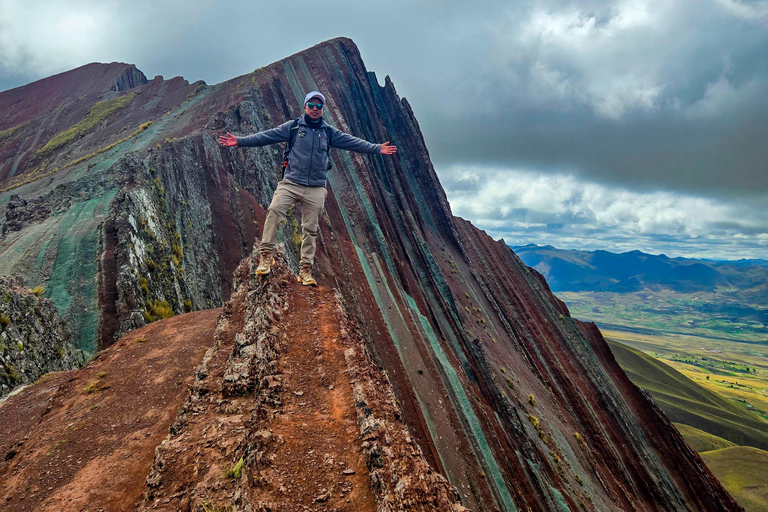 From Cusco: Pallay Poncho Easy Hike with Lunch Pallay Poncho Easy Hiking Adventure—No Crowds (Group Tour)