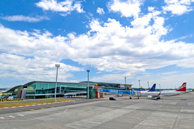 Transfer from Tbilisi Airport to City with Online Assistant