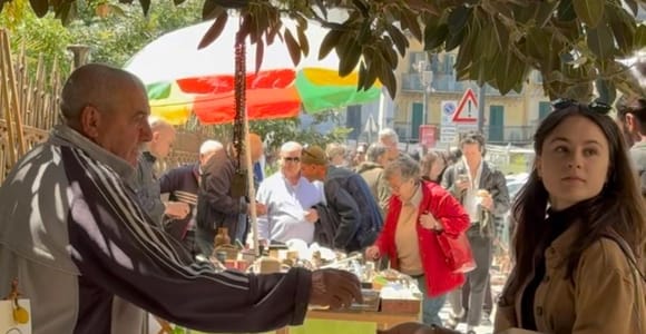 Palermo: Sunday Markets Walk with a sweet break