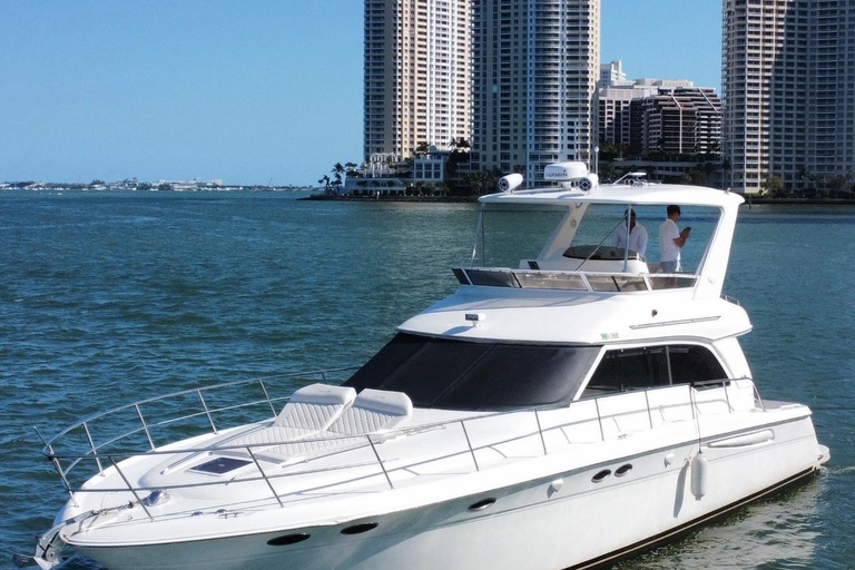 Privat yachtkryssning, Biscayne Bay, Miami Beach. 52 fot