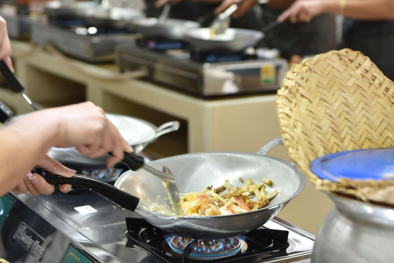 Sathon: Hands-on Thai Cooking Class & Market Tour in Bangkok