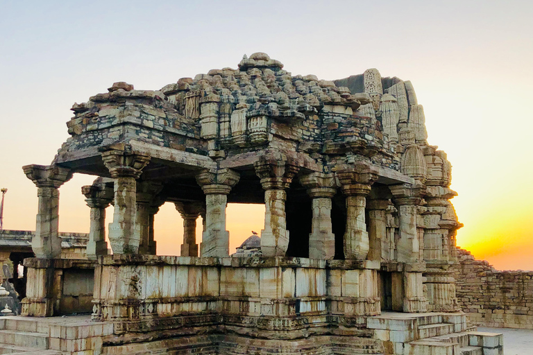 Jaipur: Visita guiada al Fuerte de Chittorgarh con parada en Udaipur