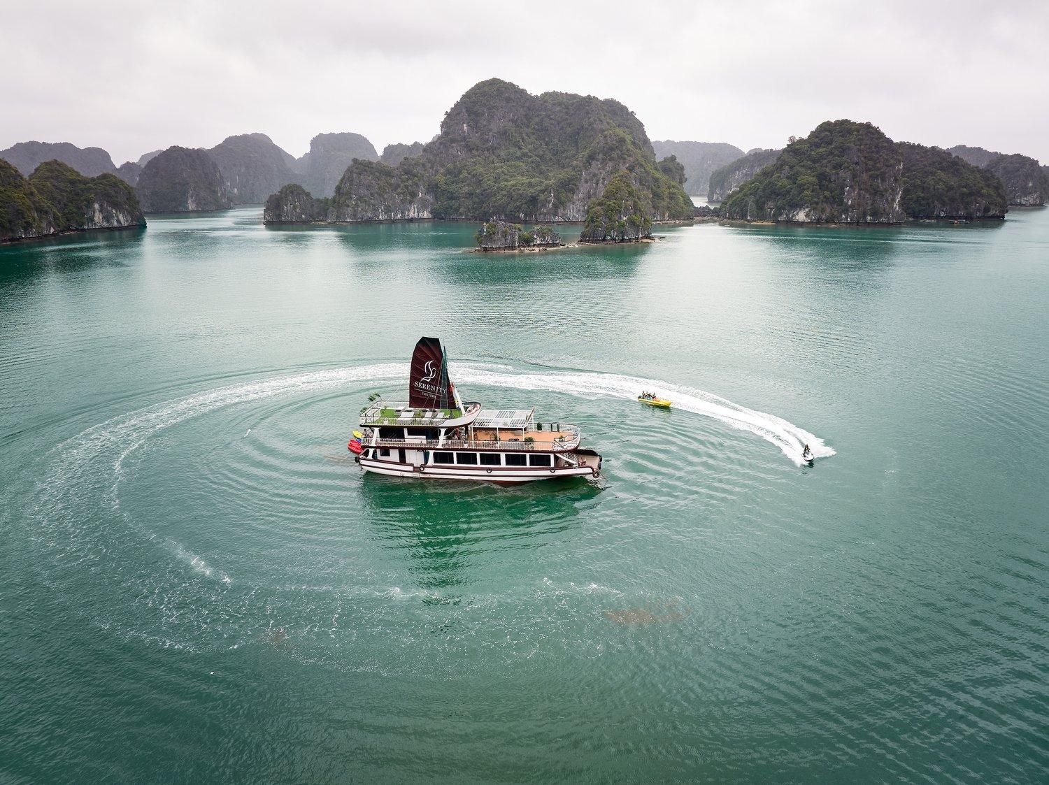 Hanoi/Cát Bà: Boutique-Kreuzfahrt in der Lan-Ha-Bucht mit Kajak & Schwimmen