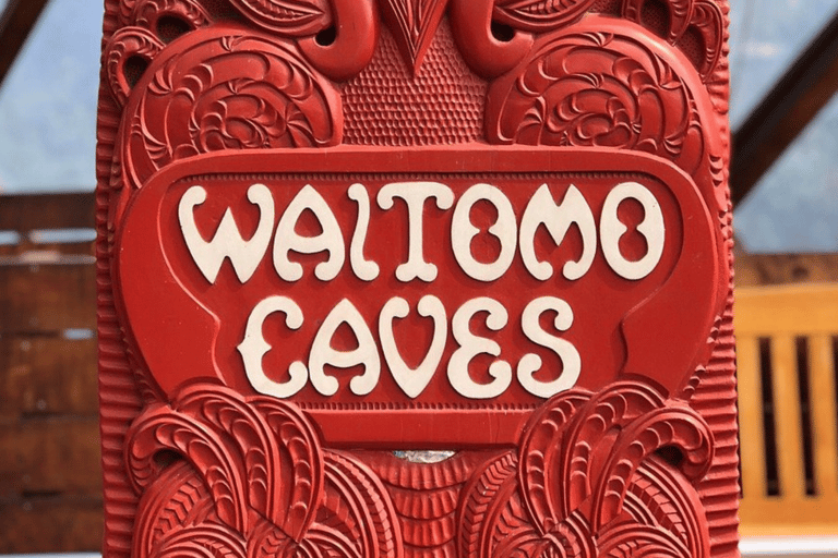 Private Day Tour: Waitomo Glowworms & Hobbiton Movie Set