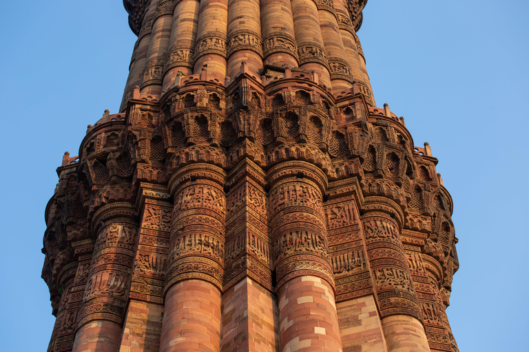 Visite privée du Qutub Minar en voiture avec coupe-fileVisite privée du Qutub Minar en voiture