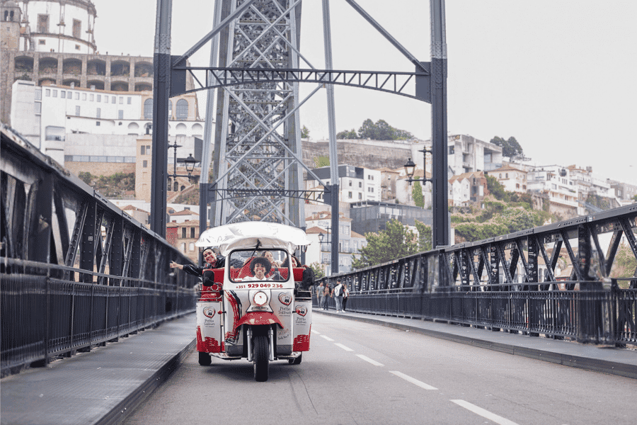 Oporto Tuk-Tuk Tour: Schnell, lustig und flexibel - 1 Stunde bis zum ganzen Tag!. Foto: GetYourGuide