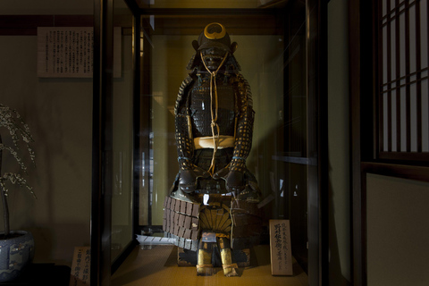 Kanazawa: Private Samurai Tour with All-You-Can-Drink Dinner