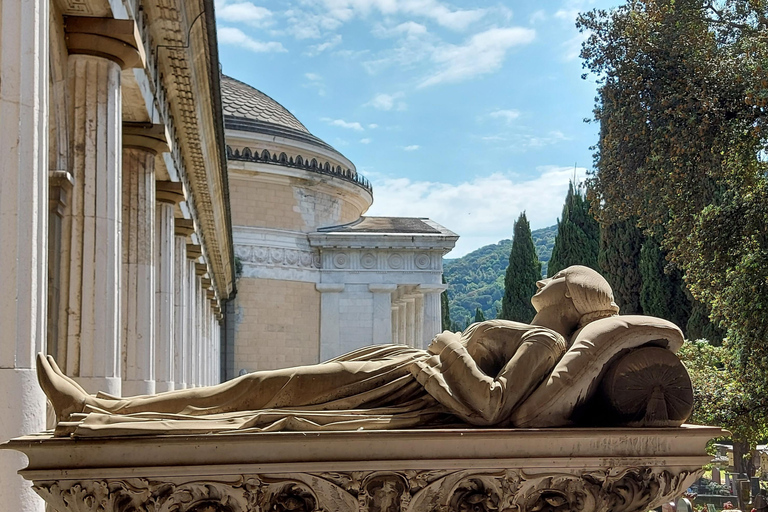 Genoa Burial & Street Art Tour Tour in Italian