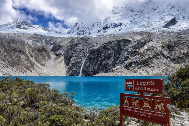 Huaraz: Laguna 69 Full-Day Guided Trekking Adventure
