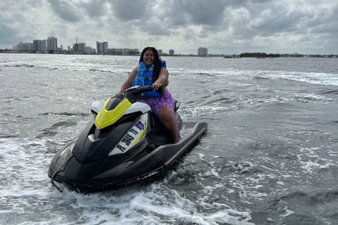 Miami Beach Jetskis + Promenade en bateau gratuite2 Jetski, 2 personnes, 1 heure + balade en bateau gratuite Tous frais payés