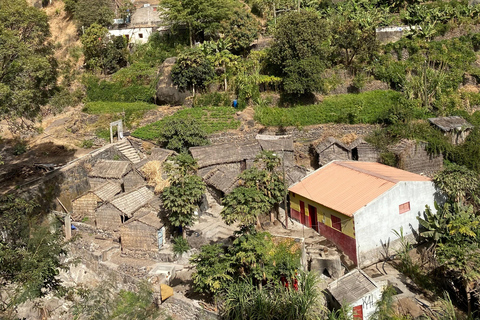 From Praia: Santiago Highlights Tour for Cruise Passengers - half-day tour