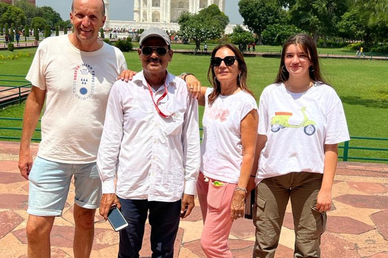 From Delhi: Private Taj Mahal tour with popular guide From Delhi:-Guide, tickets, transport, lunch(all inclusive)