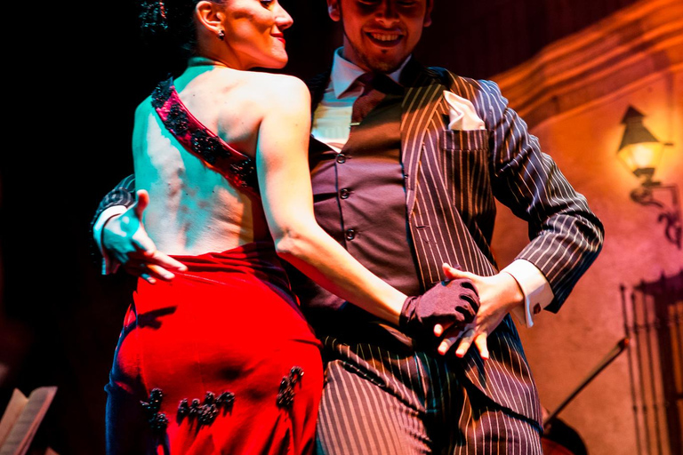 Buenos Aires: Tango - El Viejo Almacén ! The first and most traditional show The Old Traditional Warehouse! Dinner + Drinks + Round-trip Transfer