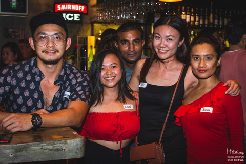 Kuala Lumpur: pub crawl in 3 locali con drinkKuala Lumpur: pub crawl serale in 3 locali con bevande
