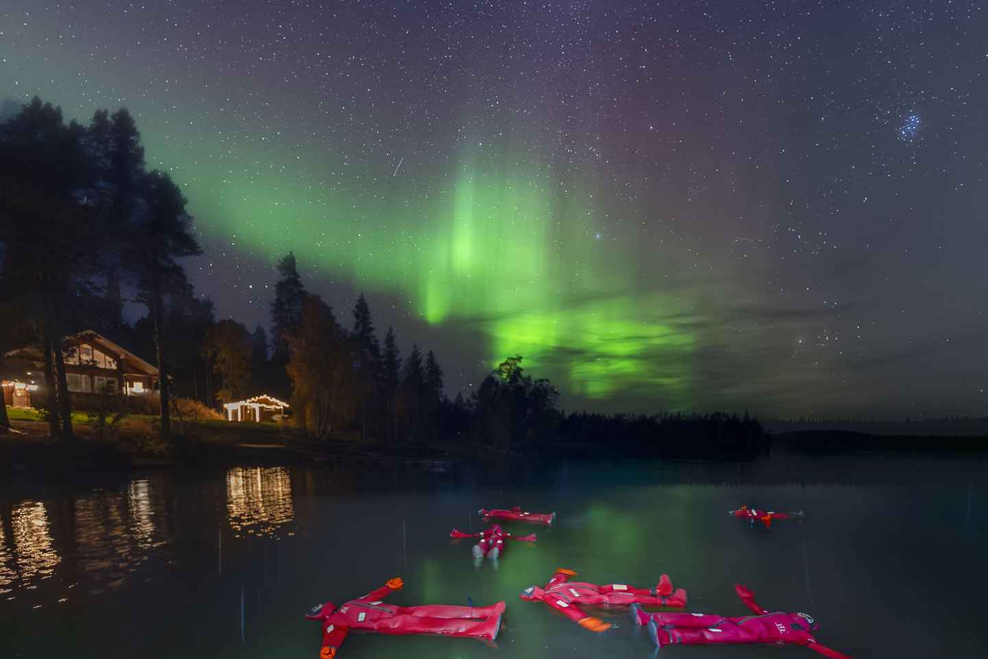 拉普兰极光下的冰上漂流体验
