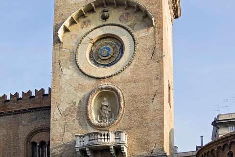 Mantua: The City of 100 Towers from a Bird's Eye View (on foot) Mantua: The City of 100 Towers in a bird's eye view (while remaining on foot)