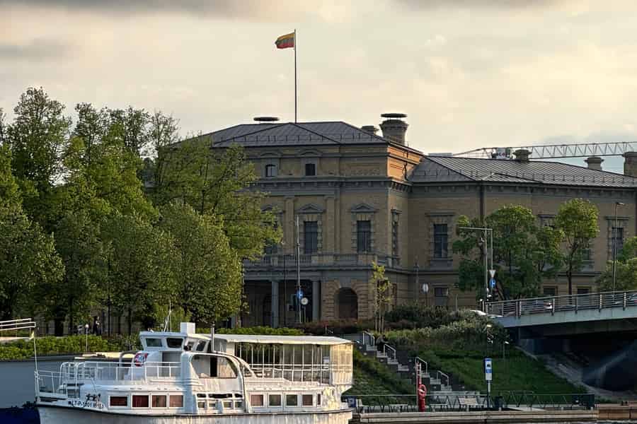 Vilnius: Nächtliche Kajak-Tour auf dem Fluss Neris. Foto: GetYourGuide Vilnius: Nächtliche Kajak-Tour auf dem Fluss Neris. Foto: GetYourGuide