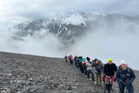 Baku: 7-Day Bazarduzu Peak Trekking Tour with Guide