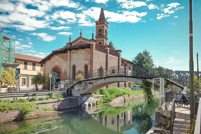 Milan: Navigli District Canal Boat Tour with Aperitivo