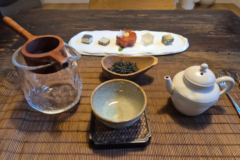 Seoul: Bukchon Hanok Village, Korean Tea Ceremony & Dessert