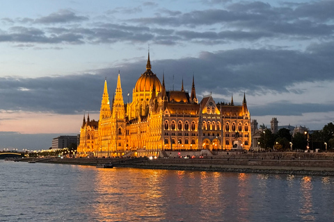 Budapest: Panoramic Danube Cruise with Unlimited Drinks