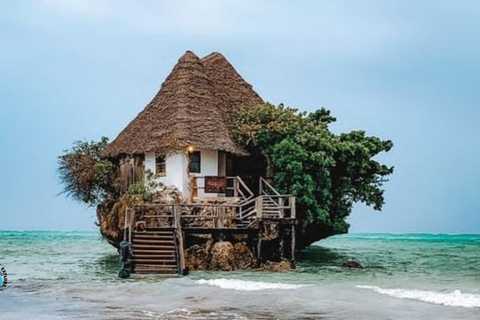 Zanzibar : Visite du village de Nungwi et déjeuner au restaurant The Rock