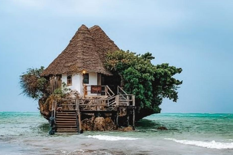 Zanzibar : Visite du village de Nungwi et déjeuner au restaurant The Rock