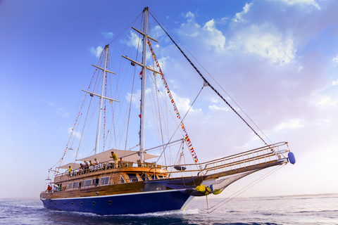 Hurghada: Sunset dinner sailing cruise & live music Hurghada: Romantic sunset dinner sailing cruise & live music