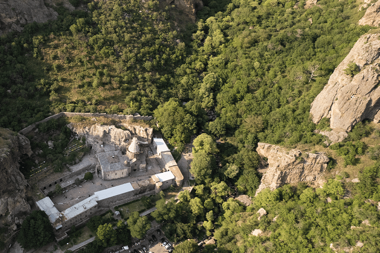 Erevan : Visite du temple païen de Garni, de Geghard et de la boulangerie Lavash