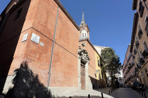 Madrid: Private Tuk Tuk Tour with Expert Guide and Panoramic Views The Classics Tour ~ Discover Madrid in 60 minutes from your STARTING POINT!