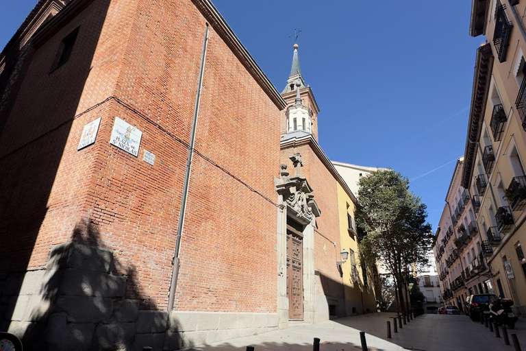 Madrid: Private Tuk Tuk Tour with Expert Guide and Panoramic Views The Classics Tour ~ Discover Madrid in 60 minutes from your STARTING POINT!