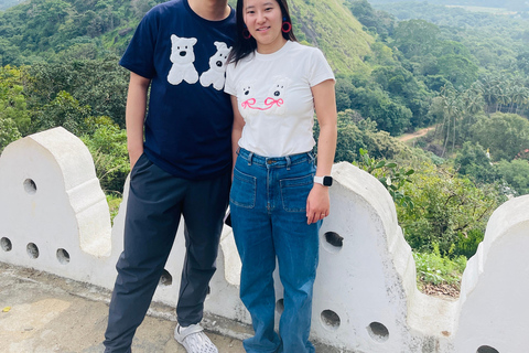 Sigiriya: Kandy VIP Transfer with Temple & Dance Show