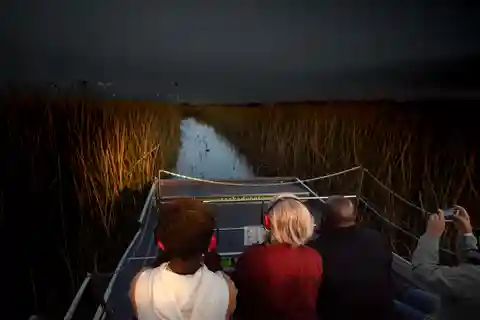 Kissimmee: Ingresso para o passeio noturno do Boggy Creek Airboats Adventures